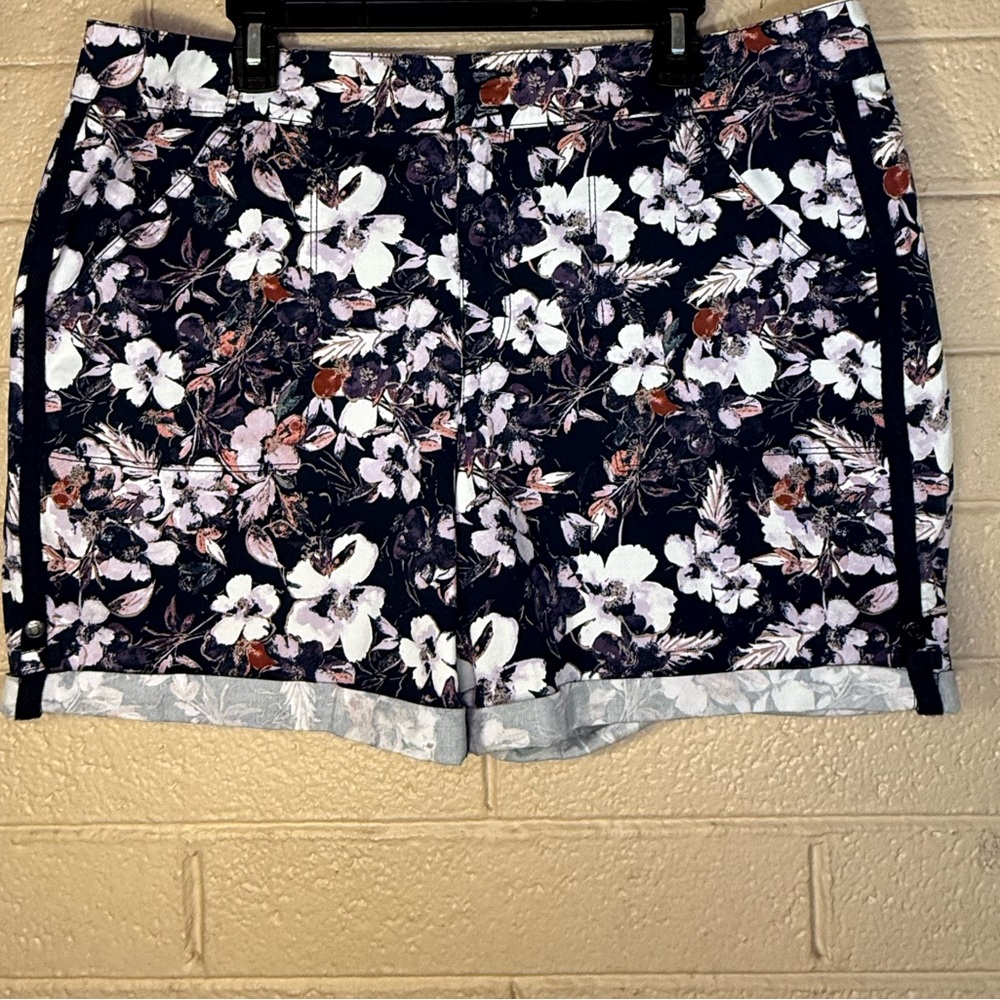 Gloria Vanderbilt Navy Floral Short